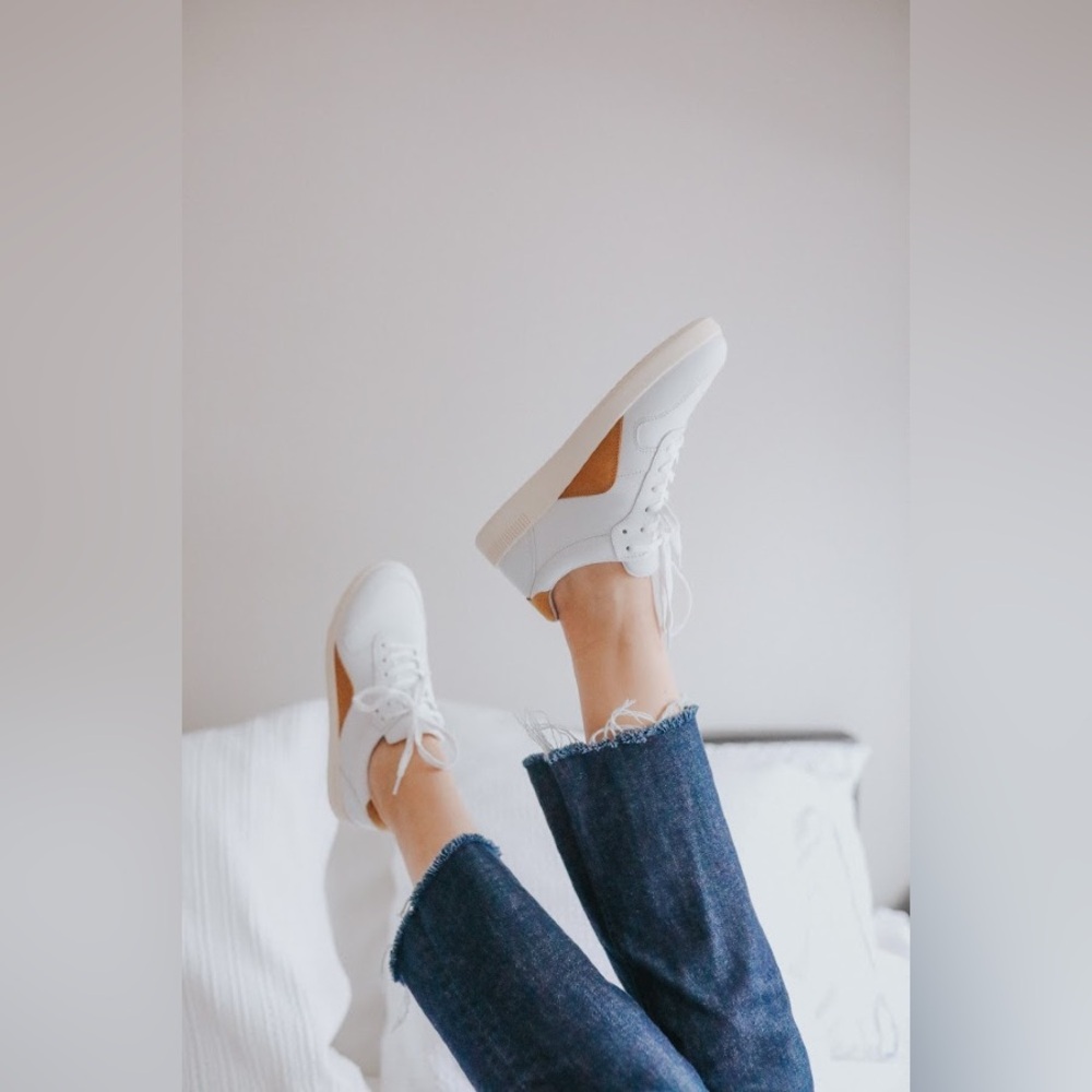 NIB Everlane The ReLeather Court Sneakers in White/Mustard Size W13 M11